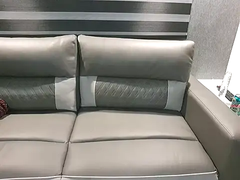 Wonderland Toes online show from 02.04.25