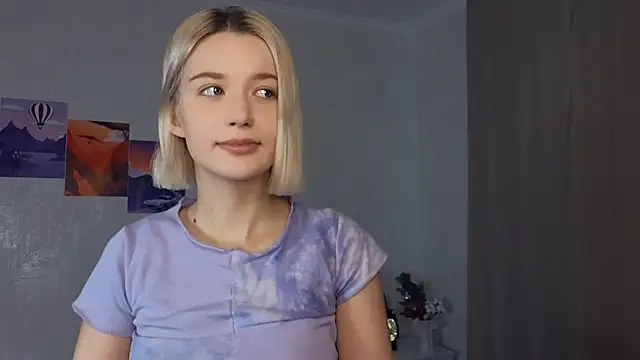 Snapshot of LucyLure chatting on 12.21.24 LucyLure online show from 12.21.24
