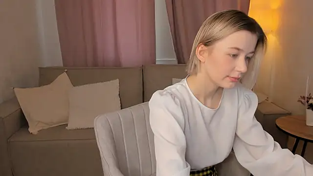 Snapshot of LucyLure chatting on 02.07.25 LucyLure online show from 02.07.25
