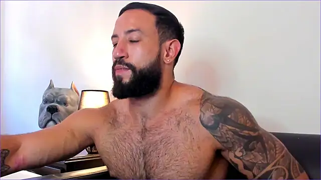 Snapshot of BradLeon_ chatting on 10.07.25 BradLeon online show from 10.07.25