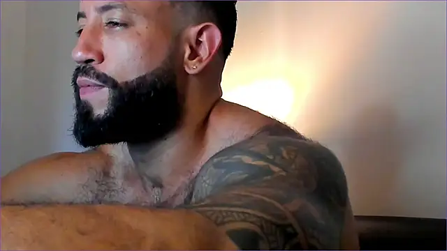 Snapshot of BradLeon_ chatting on 10.15.25 BradLeon online show from 10.15.25