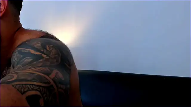 Snapshot of BradLeon_ chatting on 10.16.25 BradLeon online show from 10.16.25