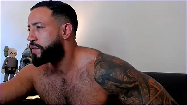 Snapshot of BradLeon_ chatting on 10.17.25 BradLeon online show from 10.17.25