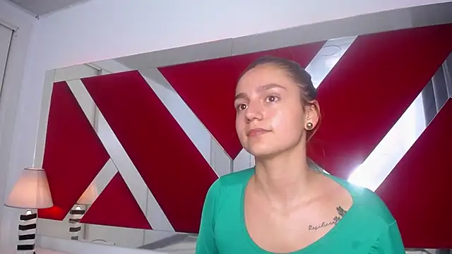 MiaLessie online show from 01.04.25