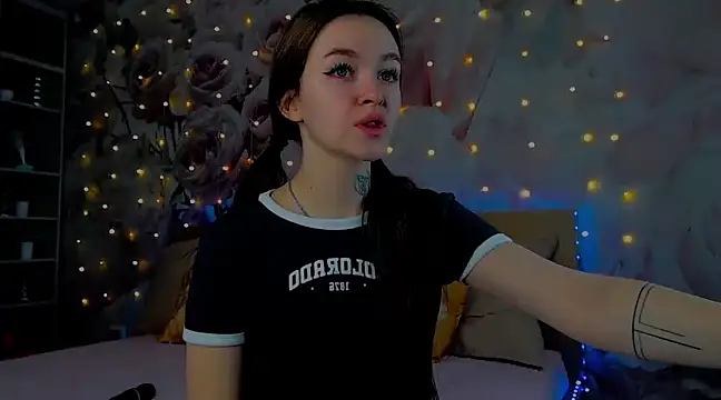 Snapshot of Naughty_Mable chatting on 12.29.24 Naughty Mable online show from 12.29.24