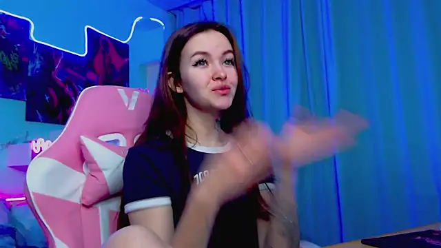 Snapshot of Naughty_Mable chatting on 01.03.25 Naughty Mable online show from 01.03.25