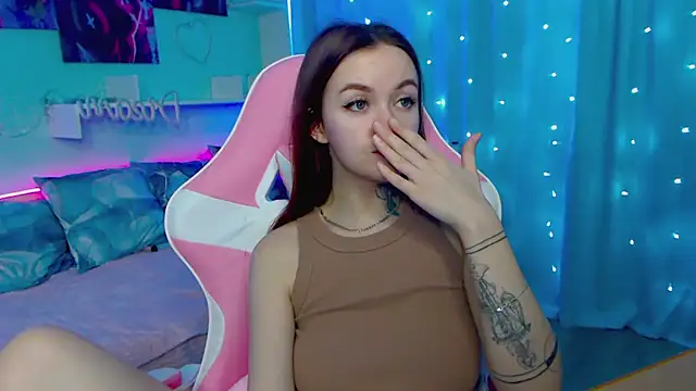 Snapshot of Naughty_Mable chatting on 01.20.25 Naughty Mable online show from 01.20.25