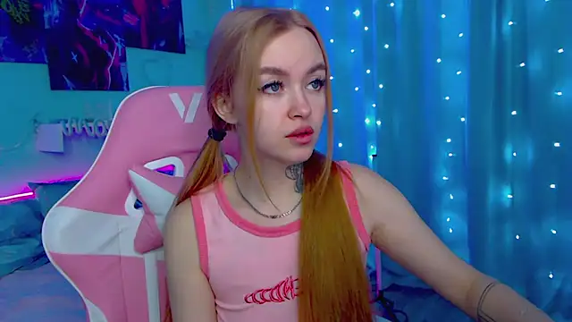 Snapshot of Naughty_Mable chatting on 01.25.25 Naughty Mable online show from 01.25.25