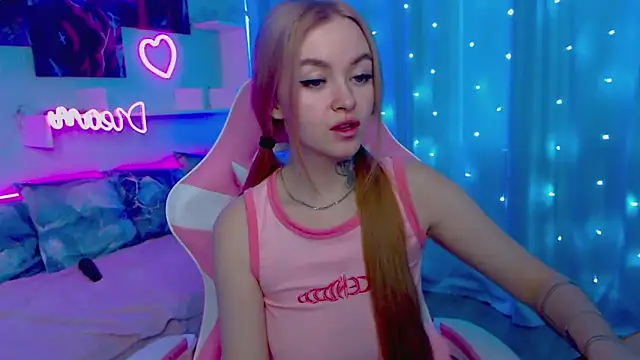 Snapshot of Naughty_Mable chatting on 01.25.25 Naughty Mable online show from 01.25.25