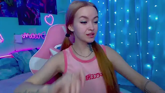 Snapshot of Naughty_Mable chatting on 01.28.25 Naughty Mable online show from 01.28.25