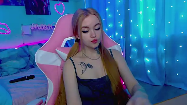Snapshot of Naughty_Mable chatting on 01.30.25 Naughty Mable online show from 01.30.25