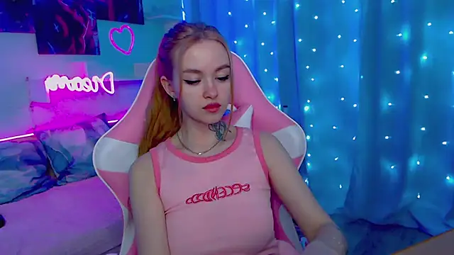 Snapshot of Naughty_Mable chatting on 02.05.25 Naughty Mable online show from 02.05.25