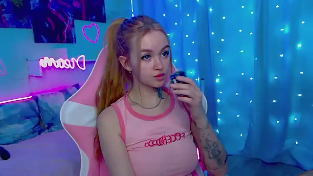 Snapshot of Naughty_Mable chatting on 02.05.25 Naughty Mable online show from 02.05.25