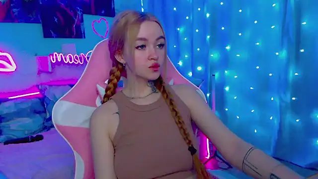 Snapshot of Naughty_Mable chatting on 02.07.25 Naughty Mable online show from 02.07.25