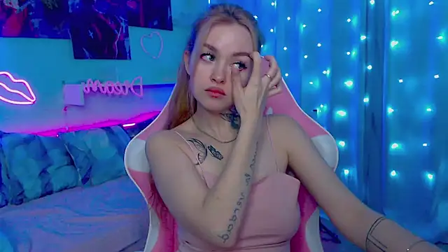 Snapshot of Naughty_Mable chatting on 02.11.25 Naughty Mable online show from 02.11.25