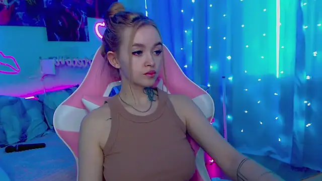 Snapshot of Naughty_Mable chatting on 02.18.25 Naughty Mable online show from 02.18.25