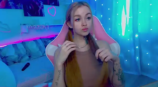 Snapshot of Naughty_Mable chatting on 02.25.25 Naughty Mable online show from 02.25.25