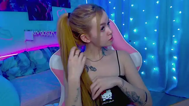 Snapshot of Naughty_Mable chatting on 02.27.25 Naughty Mable online show from 02.27.25