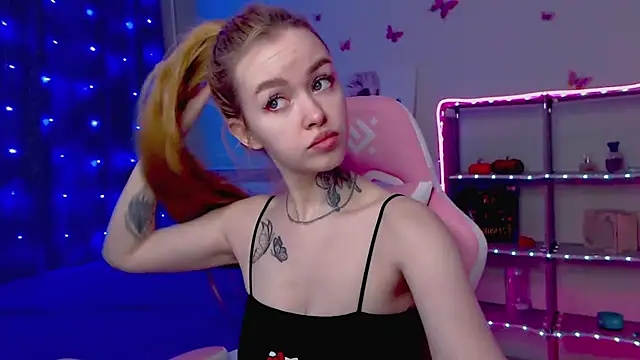 Snapshot of Naughty_Mable chatting on 03.07.25 Naughty Mable online show from 03.07.25