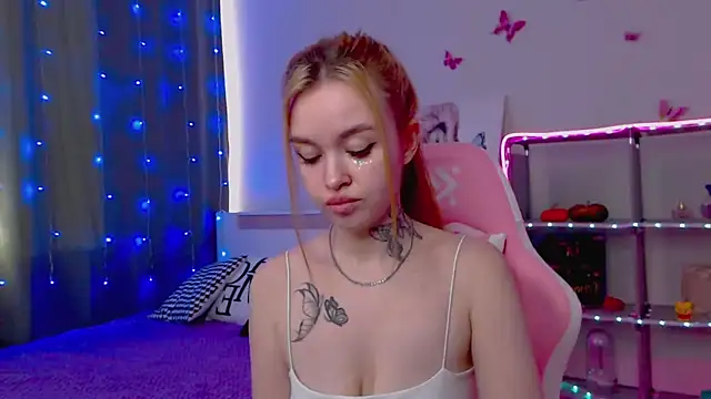 Snapshot of Naughty_Mable chatting on 03.15.25 Naughty Mable online show from 03.15.25