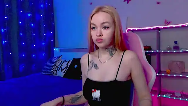Snapshot of Naughty_Mable chatting on 03.22.25 Naughty Mable online show from 03.22.25