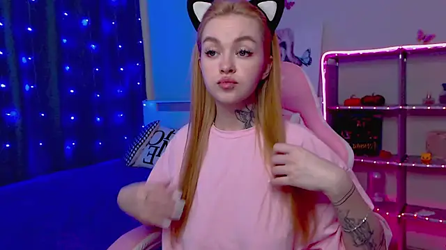 Snapshot of Naughty_Mable chatting on 03.23.25 Naughty Mable online show from 03.23.25