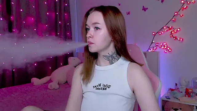 Snapshot of Naughty_Mable chatting on 10.06.25 Naughty Mable online show from 10.06.25