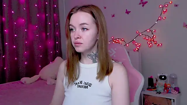 Snapshot of Naughty_Mable chatting on 10.09.25 Naughty Mable online show from 10.09.25