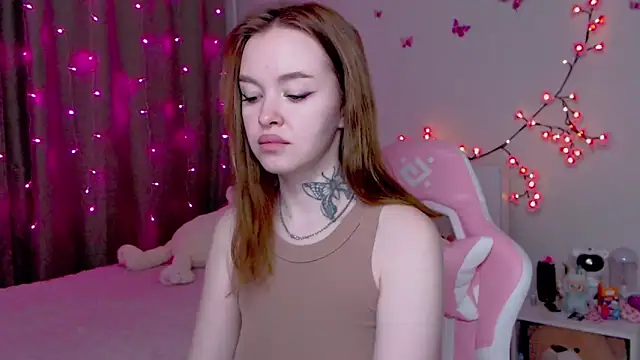 Snapshot of Naughty_Mable chatting on 10.11.25 Naughty Mable online show from 10.11.25