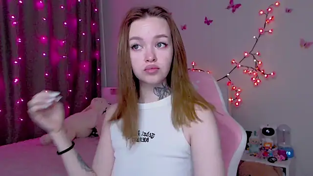 Snapshot of Naughty_Mable chatting on 10.20.25 Naughty Mable online show from 10.20.25