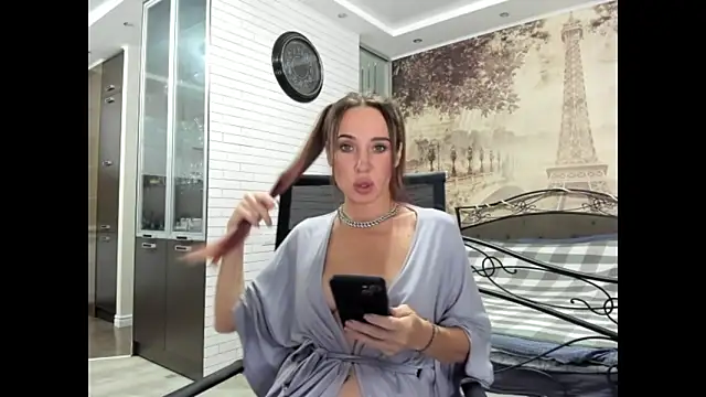 Snapshot of One_of_the_girls chatting on 09.27.25 One of the girls online show from 09.27.25