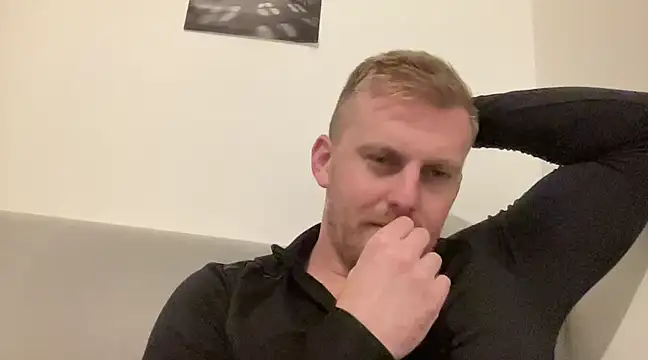 Snapshot of BulkAndTattoos chatting on 12.21.24 BulkAndTattoos online show from 12.21.24