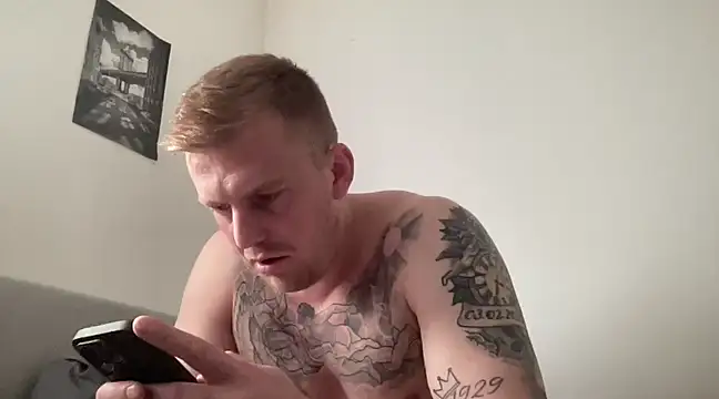 Snapshot of BulkAndTattoos chatting on 12.26.24 BulkAndTattoos online show from 12.26.24