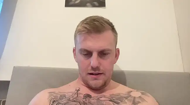 Snapshot of BulkAndTattoos chatting on 12.27.24 BulkAndTattoos online show from 12.27.24