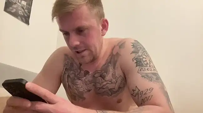 Snapshot of BulkAndTattoos chatting on 01.03.25 BulkAndTattoos online show from 01.03.25