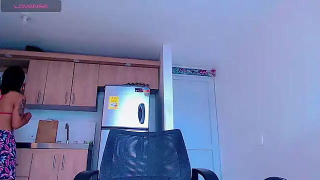 Snapshot of michell_play1_ chatting on 02.10.25 michell play1 online show from 02.10.25