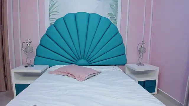 Daphne Fox  online show from 02.19.25