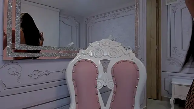 Daphne Fox  online show from 03.06.25