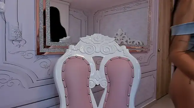 Daphne Fox  online show from 03.08.25