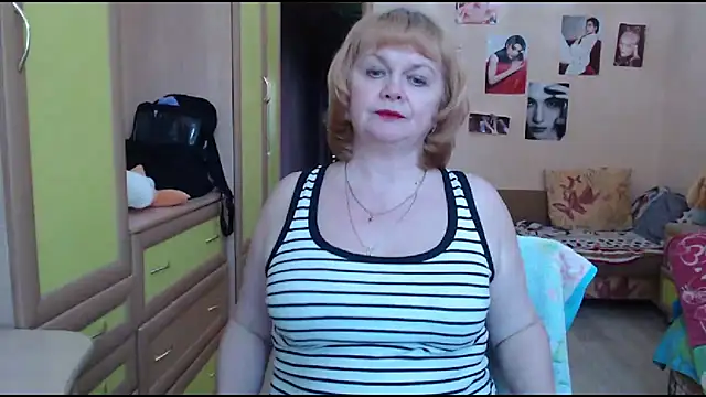 Snapshot of vixey_fox chatting on 02.06.25 vixey fox online show from 02.06.25