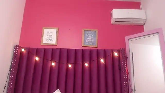 MommyHelpsmee online show from 02.26.25