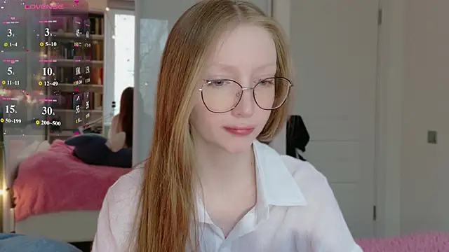 Snapshot of Awwwrora chatting on 04.23.26 Awwwrora online show from 04.23.26