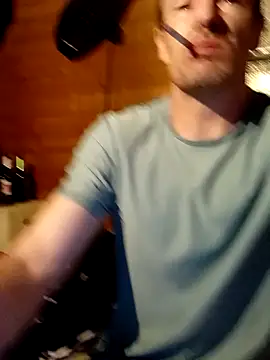 Snapshot of Eddyfrancis87 chatting on 09.25.25 Eddyfrancis87 online show from 09.25.25