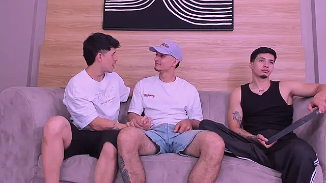 Snapshot of hell_twink chatting on 05.29.26 hell twink online show from 05.29.26