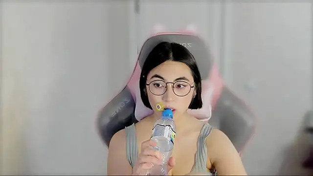  hannah baker online show from 02.25.25