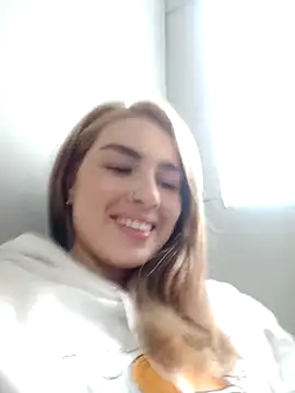 Snapshot of VictoriaMolina chatting on 02.22.25 VictoriaMolina online show from 02.22.25