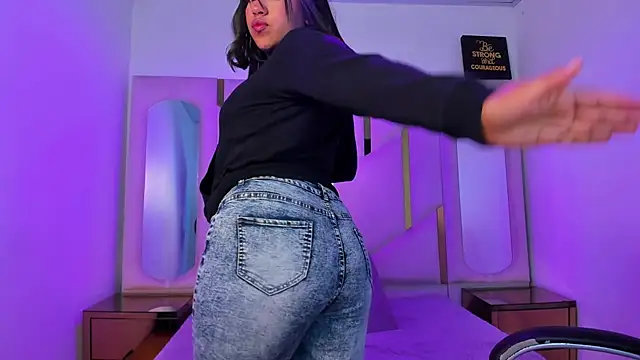 IsabellRodriguez18 online show from 04.03.26