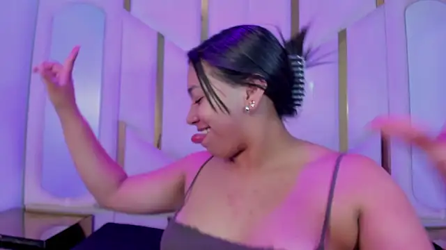 IsabellRodriguez18 online show from 04.12.26