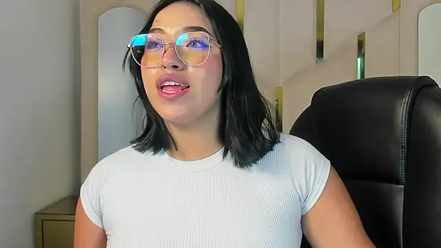 Snapshot of IsabellRodriguez18 chatting on 05.11.26 IsabellRodriguez18 online show from 05.11.26