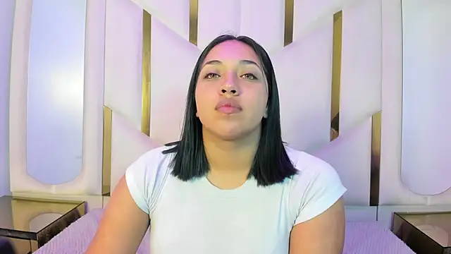 Snapshot of IsabellRodriguez18 chatting on 05.21.26 IsabellRodriguez18 online show from 05.21.26